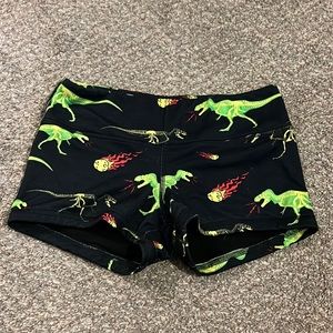 Fleo Shorts - Dinosaur Print
Size Small
Gently Worn